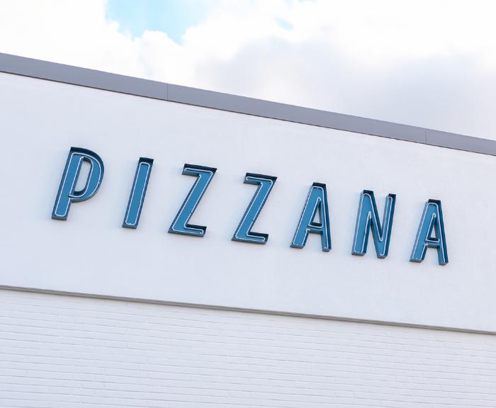 Dallas Preston Hollow Pizzana sign